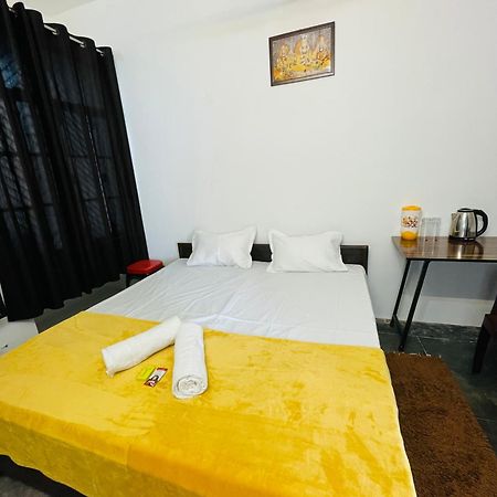 Shree Balaji Homestay Ayodhya Exteriör bild